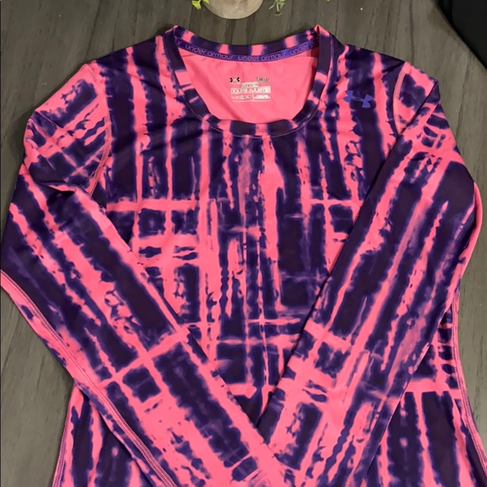 SMALL UNDER ARMOUR FITTED HEAT GEAR ATHLETIC SHIRT